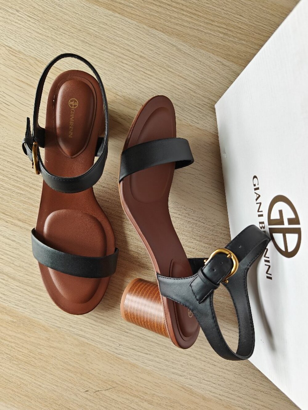 GIANI BERNINI CYLINDER STACKED HEEL SANDALS (SIZE 11M)